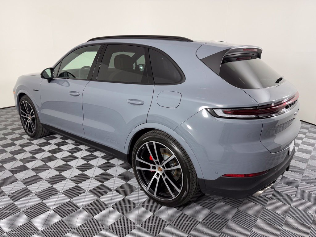 Thumbnail: 2026 Porsche Cayenne - 3