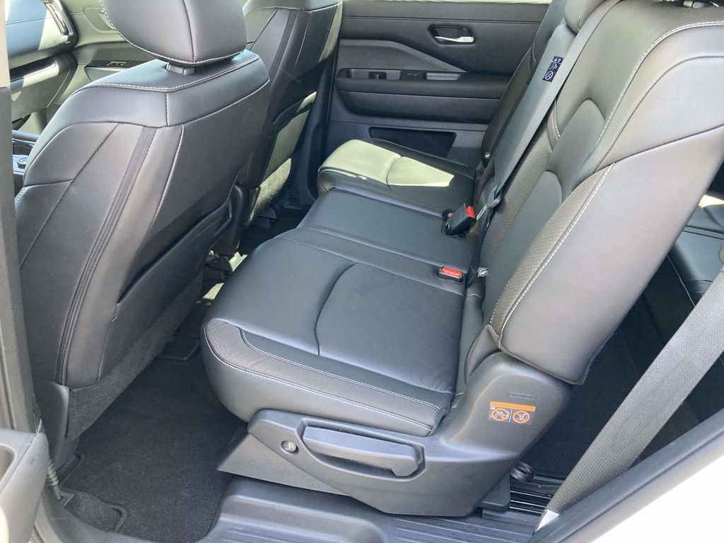 Used 2023 White Nissan SL image 10