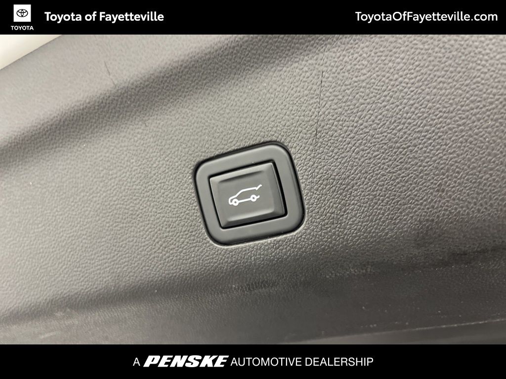 Thumbnail: 2021 Chevrolet Tahoe - 14