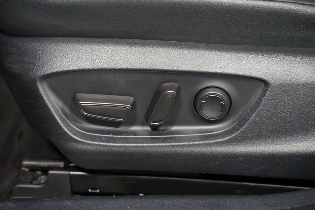 Thumbnail: 2023 Toyota Camry - 31