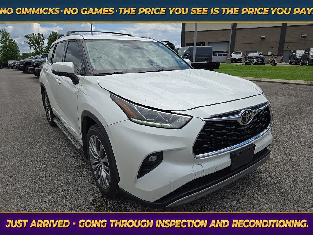 White (Blizzard Pearl) 2021 Toyota Highlander SUV / Crossover Front-Wheel Drive 8-Speed Automatic