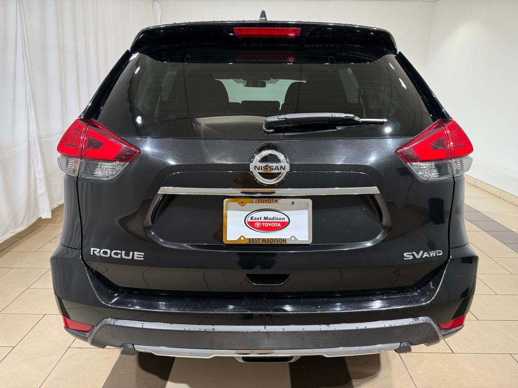 2017 Nissan Rogue SV 4
