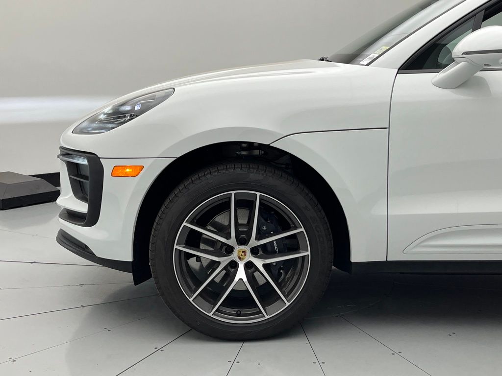 2025 Porsche Macan  30