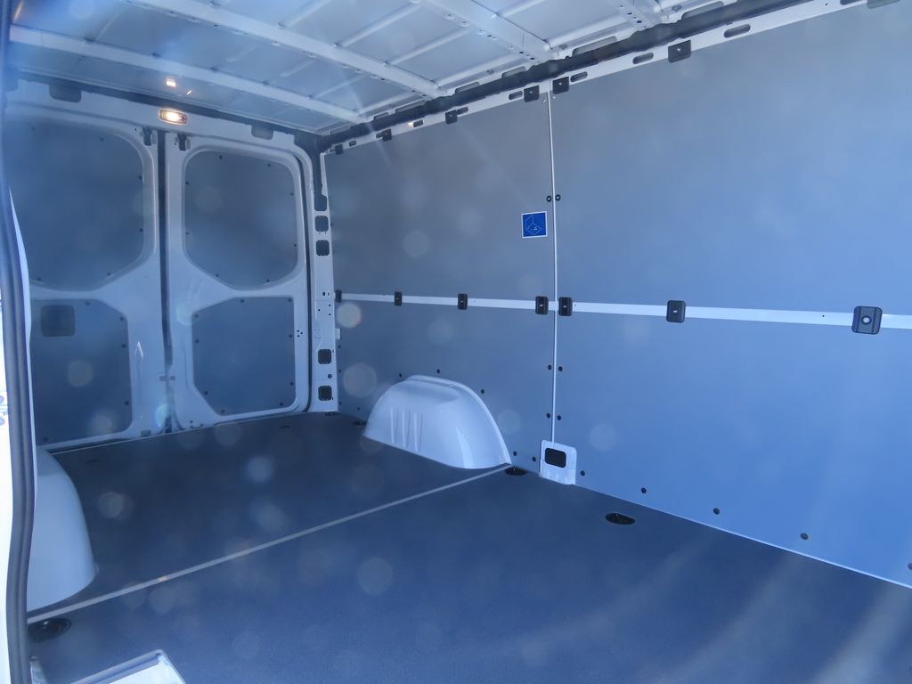 Thumbnail: 2025 Mercedes-Benz Sprinter - 25