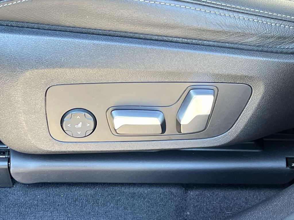 Thumbnail: 2023 BMW X4 - 12