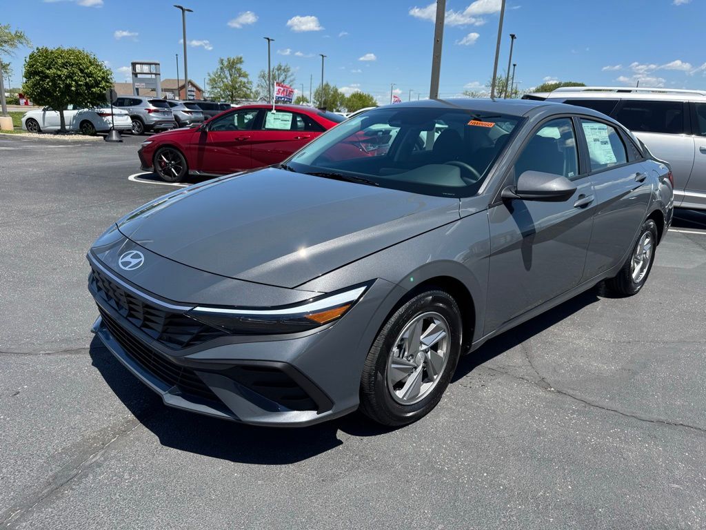 New 2026 Gray Hyundai SE image 3