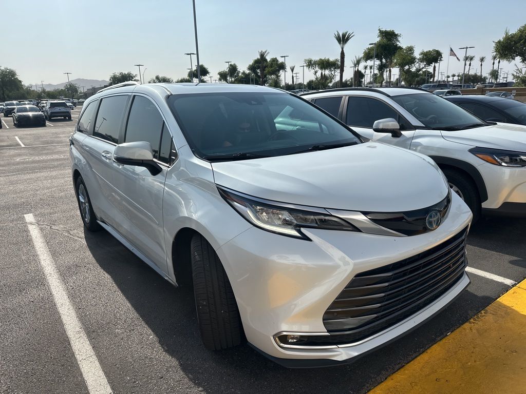 Thumbnail: 2022 Toyota Sienna - 2