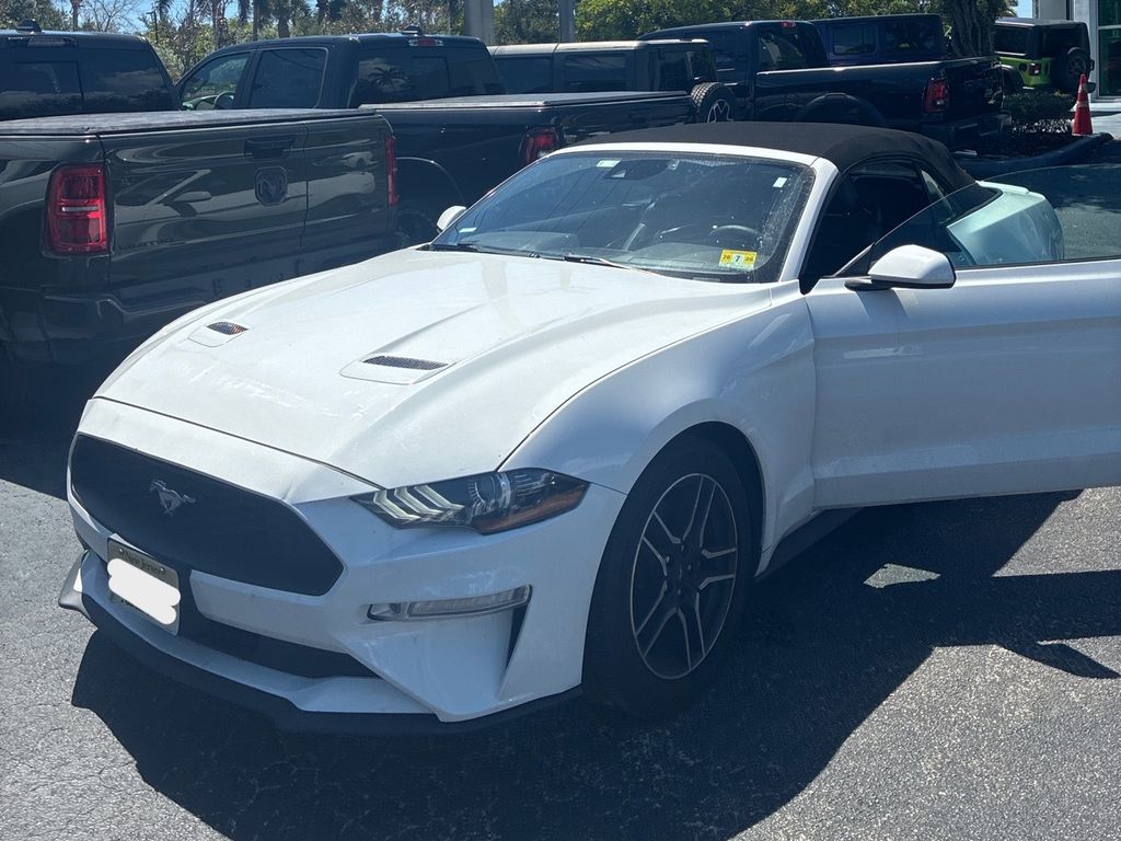 Oxford White 2021 Ford Mustang Convertible Rear-Wheel Drive Automatic