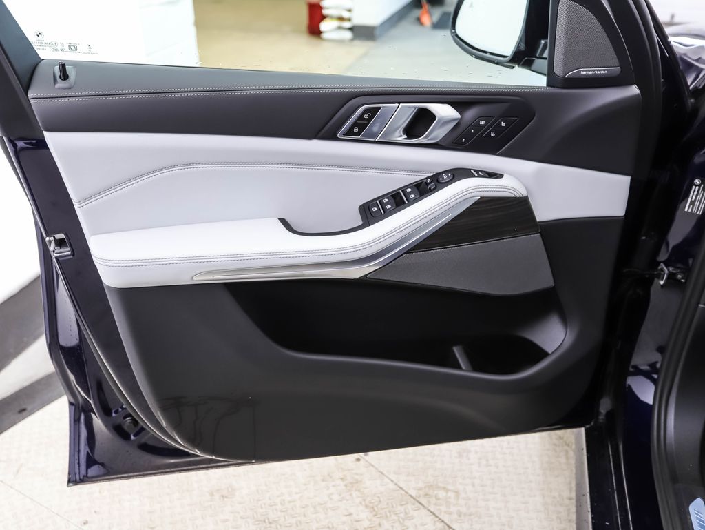 Thumbnail: 2026 BMW X5 - 9