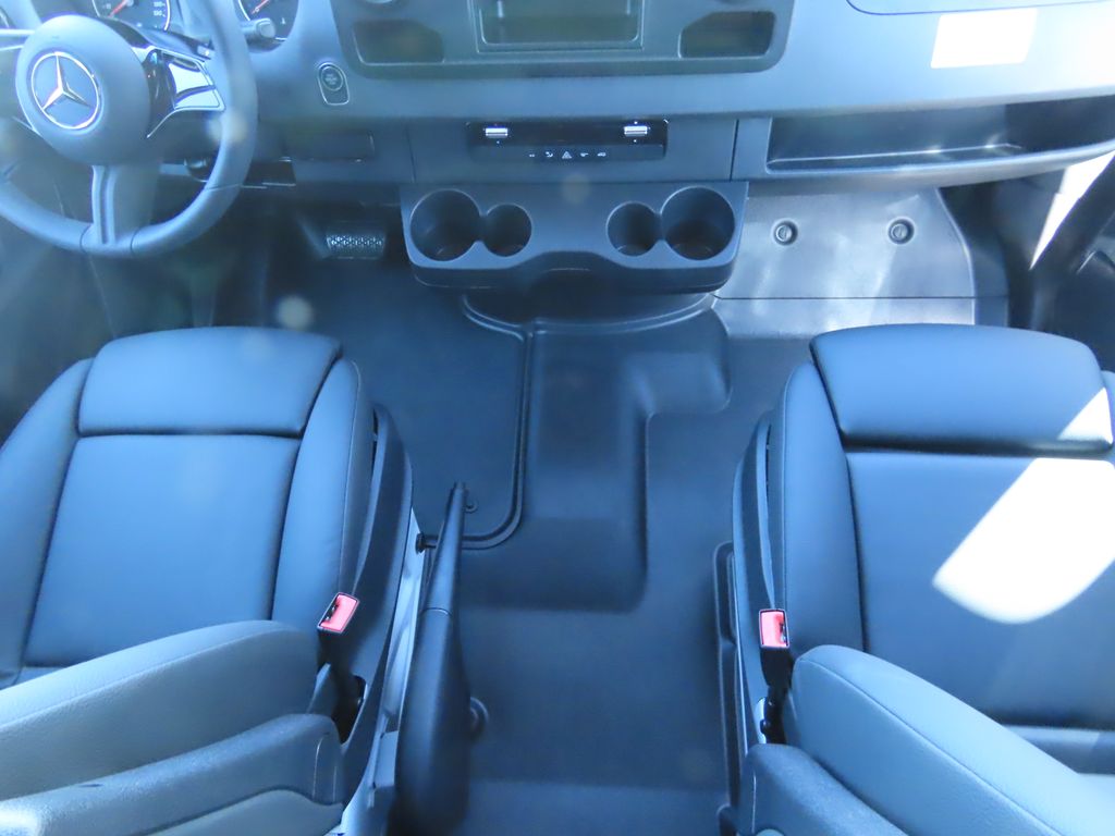 Thumbnail: 2025 Mercedes-Benz Sprinter - 17