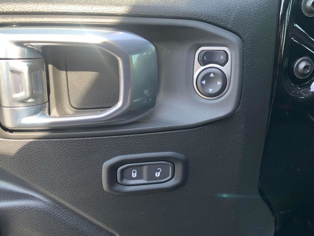 2025 Jeep Wrangler 4-Door Willys - Photo 24