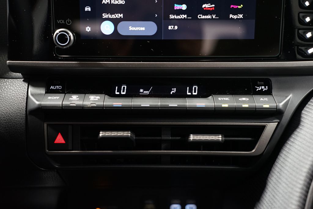 2025 Toyota Camry SE 21