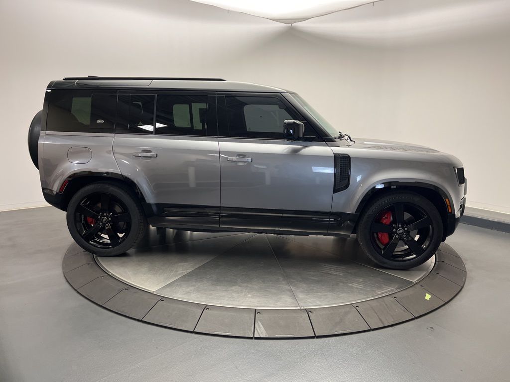 Thumbnail: 2023 Land Rover Defender - 6