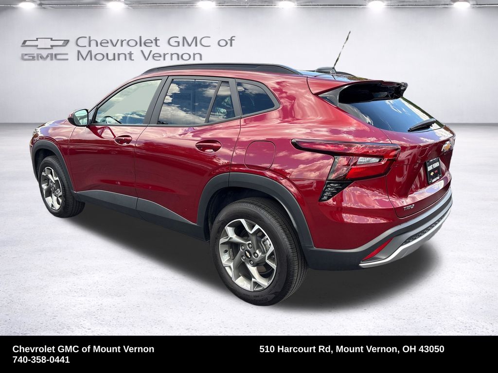 2025 Chevrolet Trax LT - Image 3