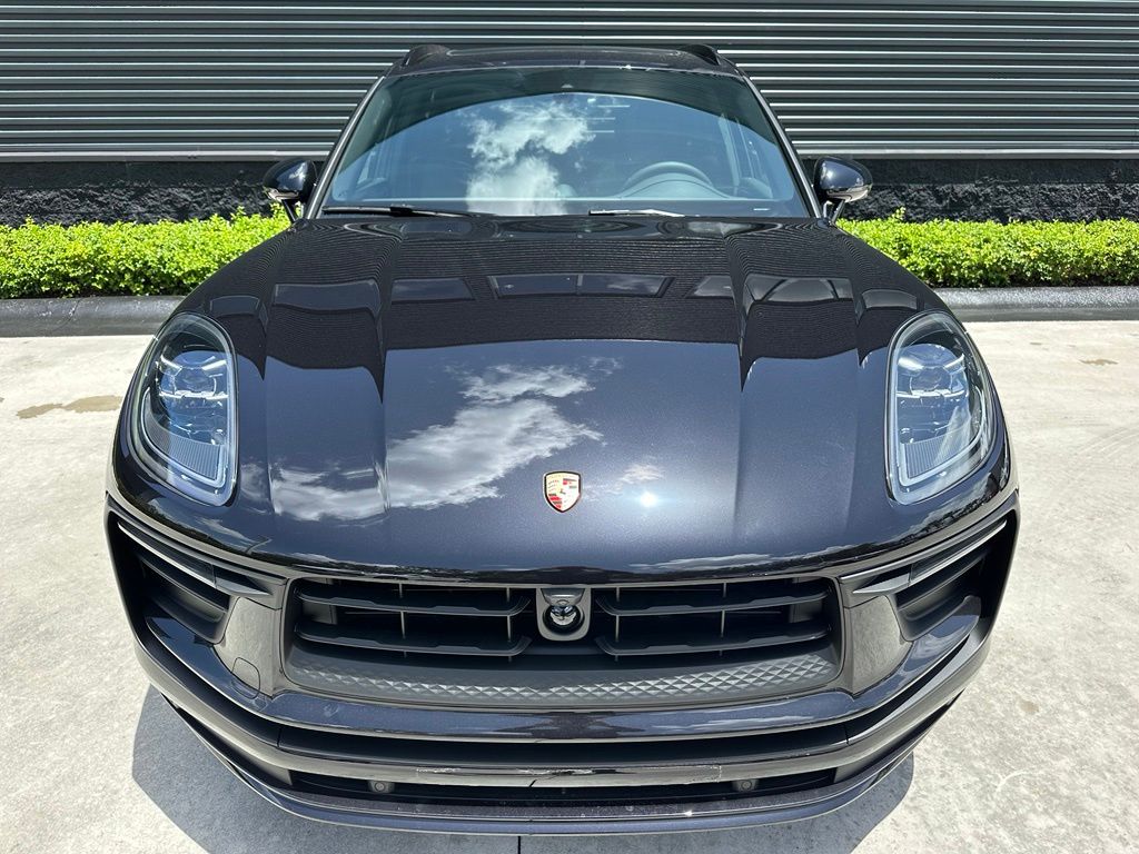 Thumbnail: 2026 Porsche Macan - 8