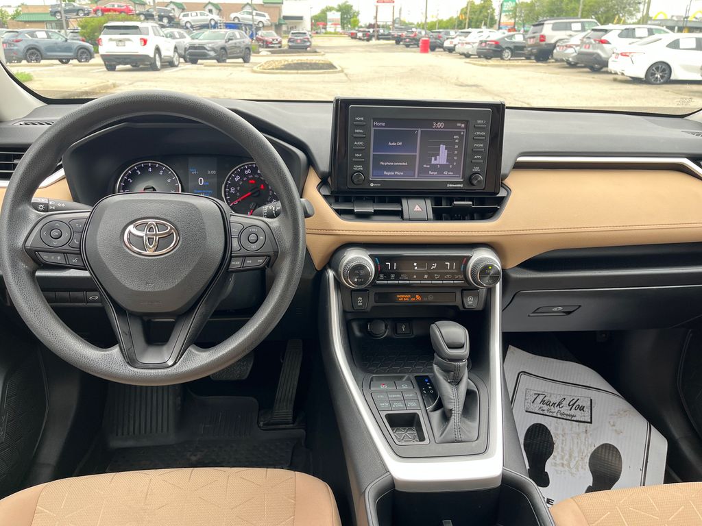 2022 Toyota RAV4 XLE photo
