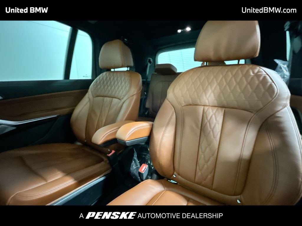 2026 BMW X7 M60i 21