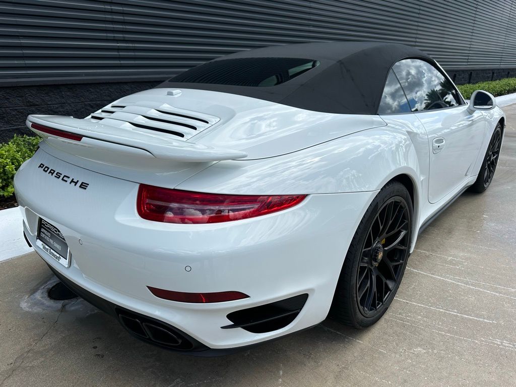 Thumbnail: 2014 Porsche 911 - 9