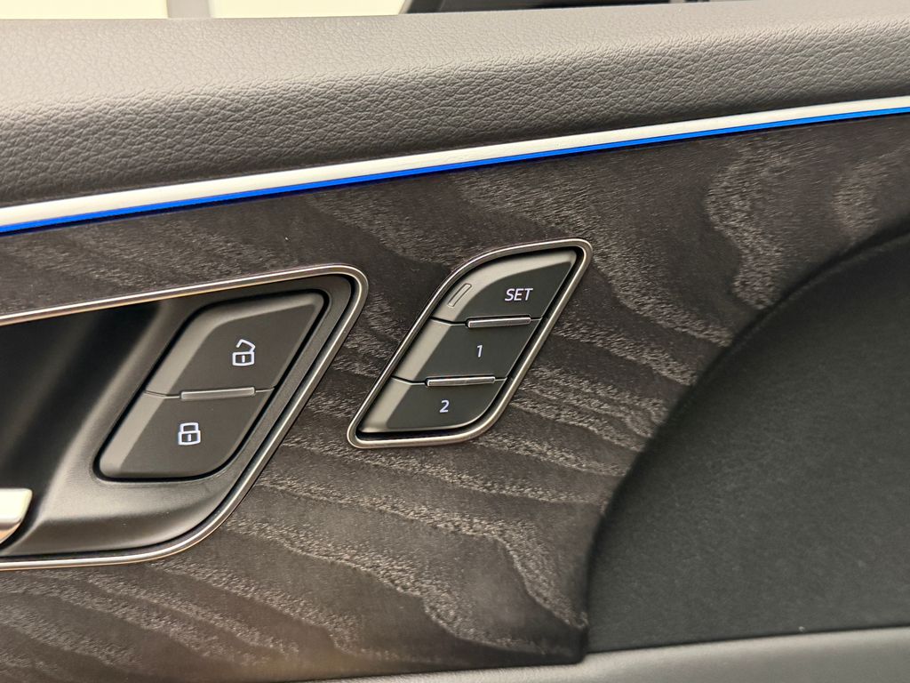 Thumbnail: 2027 Audi Q8 - 32