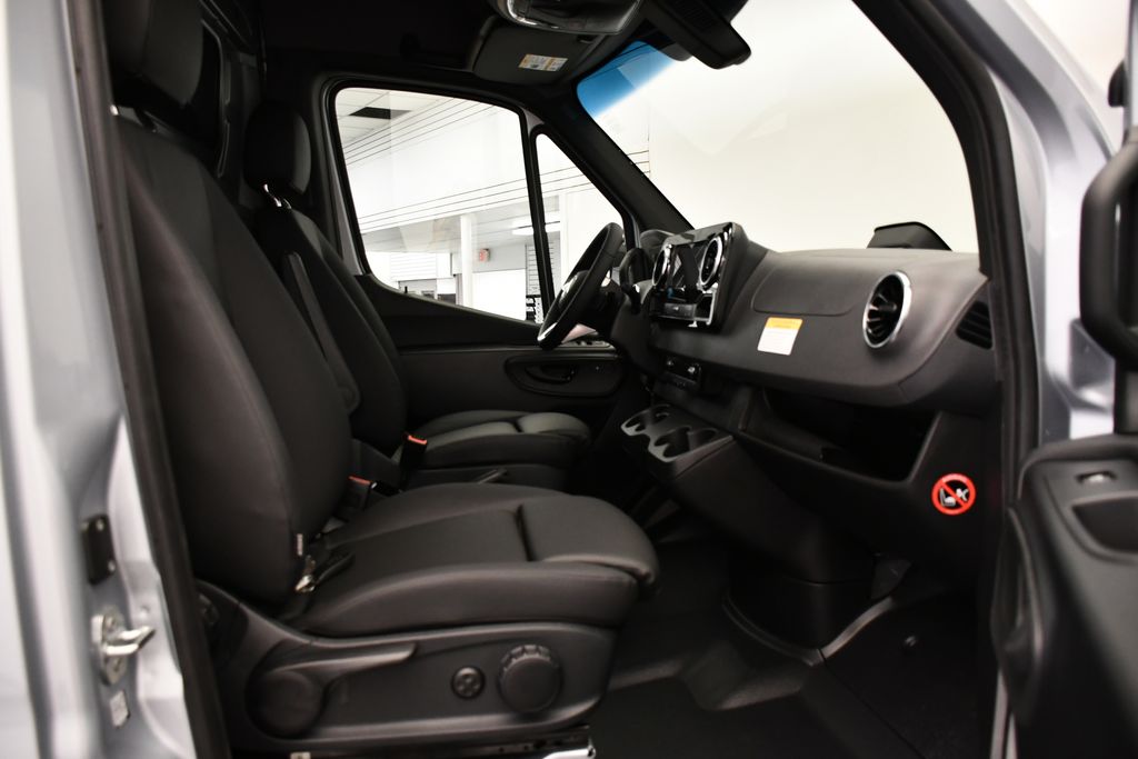 Thumbnail: 2025 Mercedes-Benz Sprinter - 31