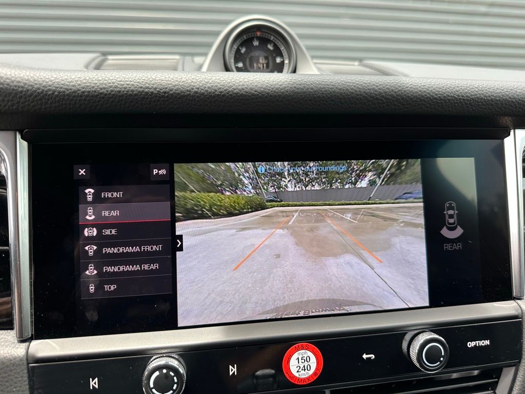 Thumbnail: 2025 Porsche Macan - 27