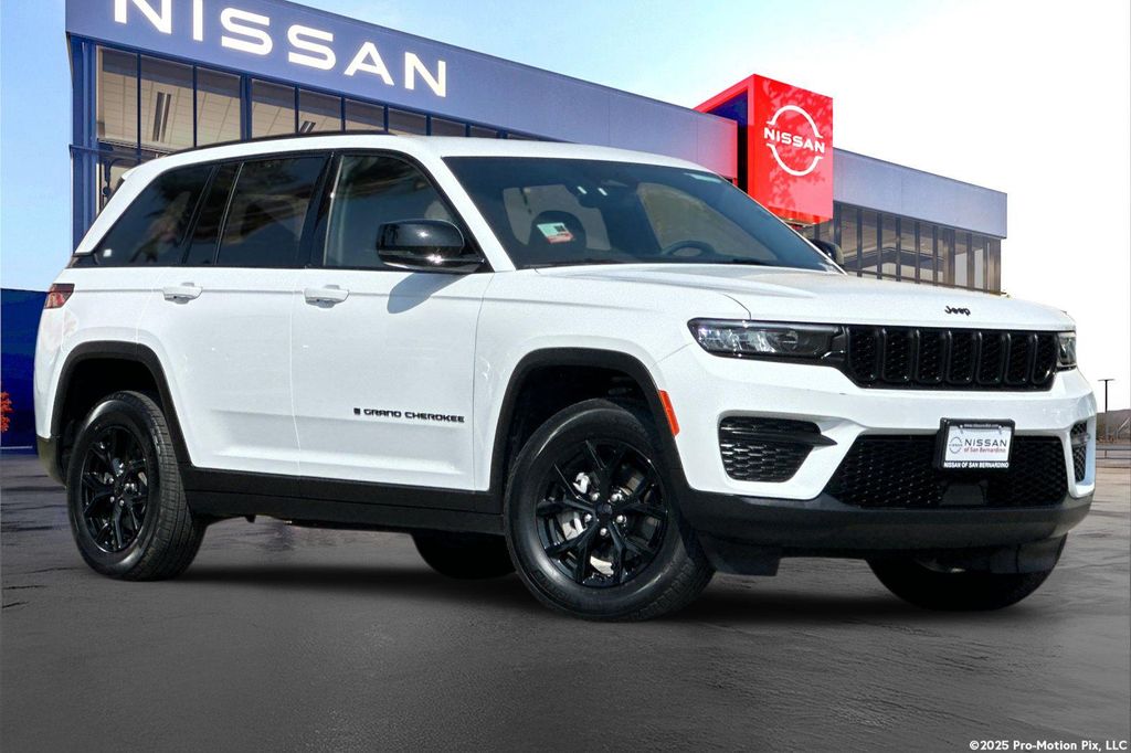 2025 Jeep Grand Cherokee Altitude 4x4's photo