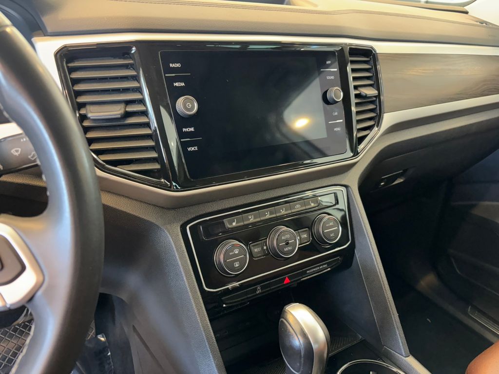 2022 Volkswagen Atlas 3.6L V6 SE w/Technology