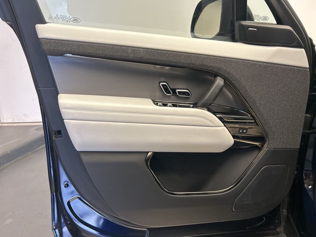 Thumbnail: 2023 Land Rover Range Rover Sport - 11