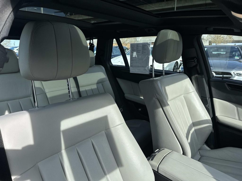 Thumbnail: 2011 Mercedes-Benz E-Class - 24