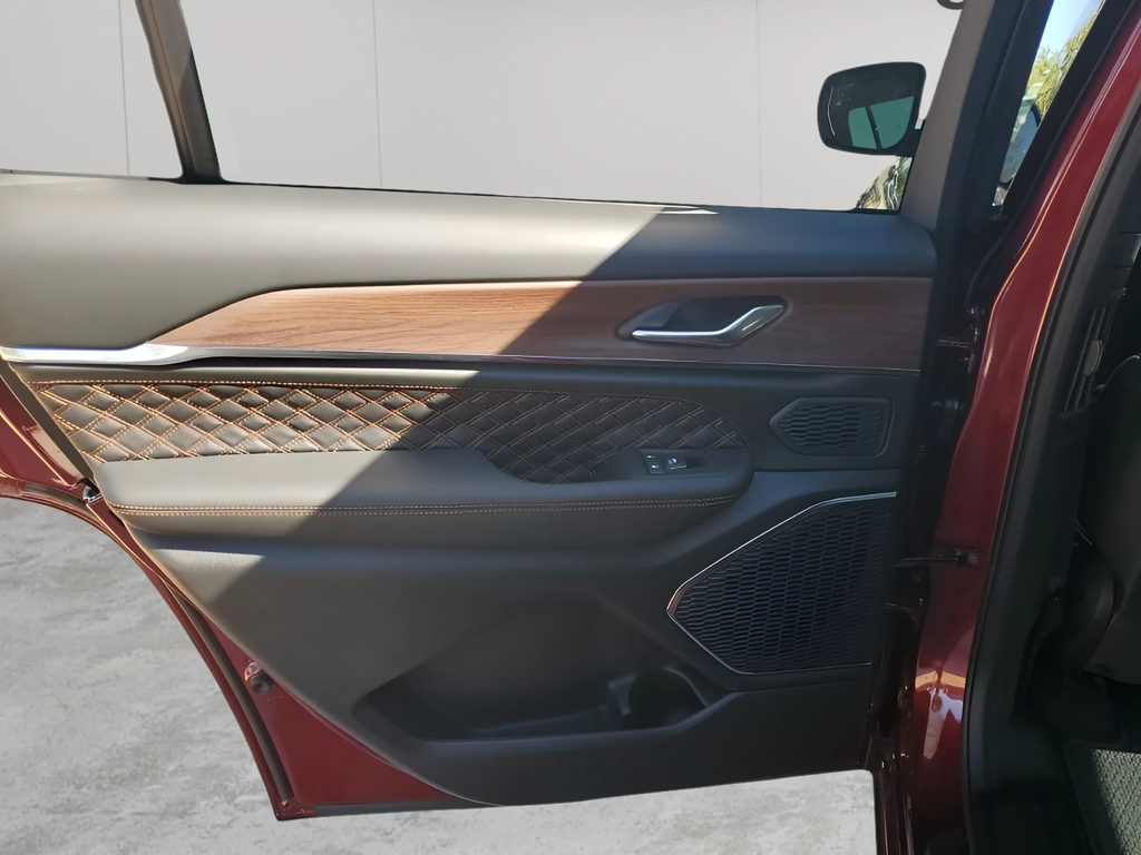 New Car 2025 Jeep Grand Cherokee L  Summit For Sale Under $70,000 In Austin, Texas