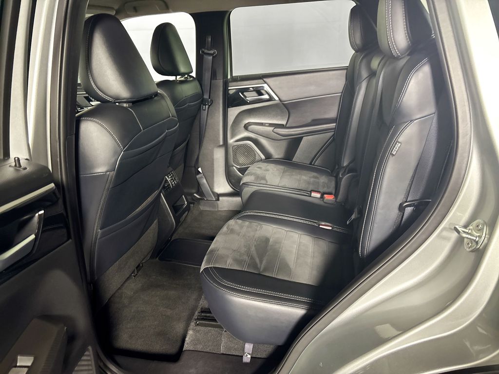 2024 Mitsubishi Outlander PHEV SE