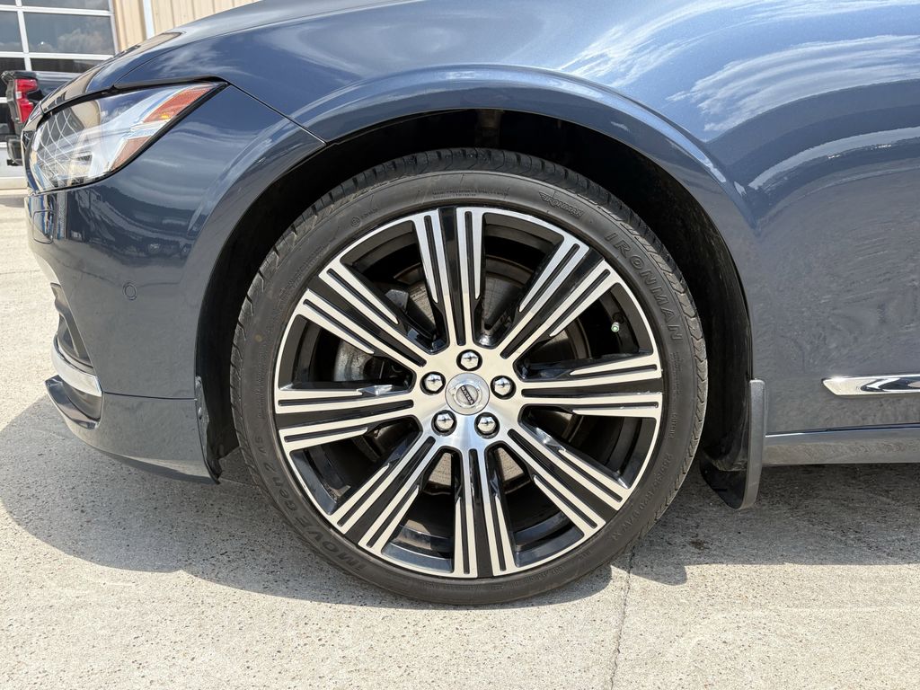 Used 2023 Denim Blue Metallic Volvo Ultimate image 9