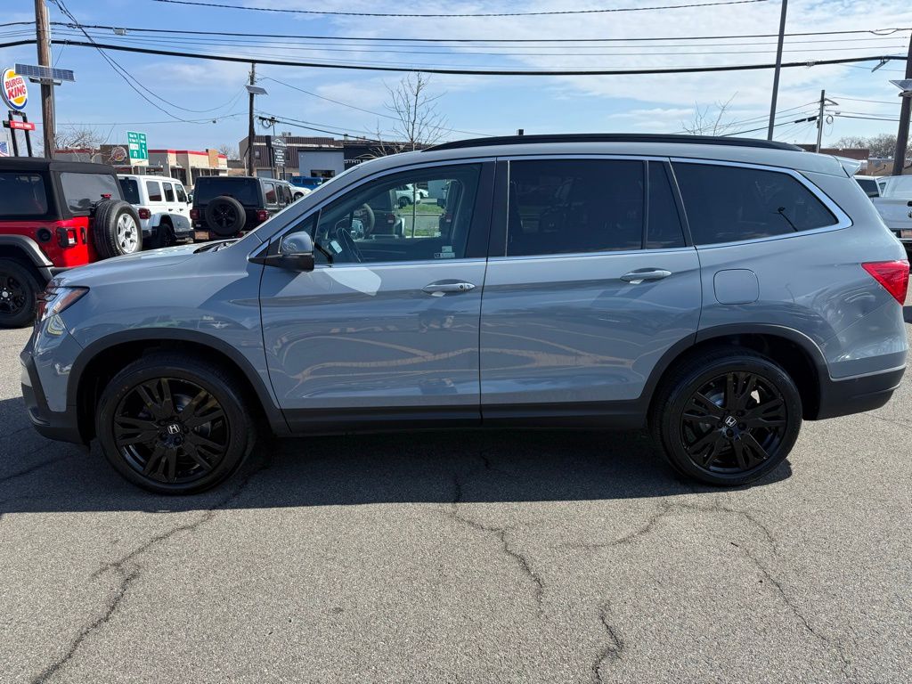 View vehicle photo 4