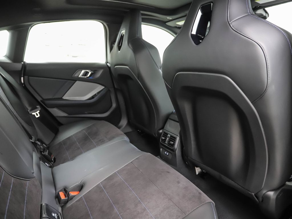 Thumbnail: 2025 BMW 2 Series - 25