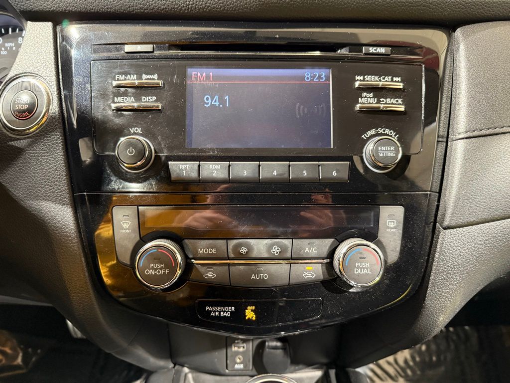 2017 Nissan Rogue SV 26