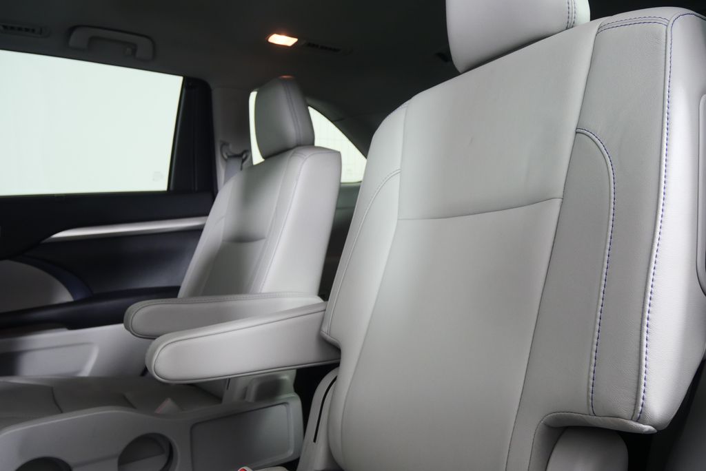 Thumbnail: 2018 Toyota Highlander - 15