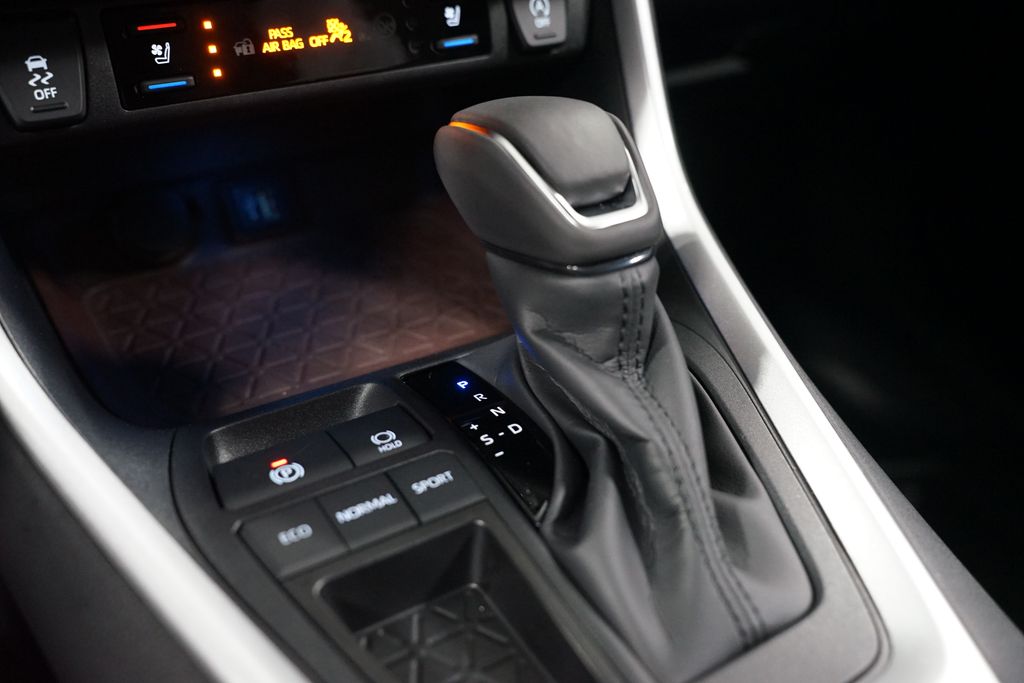 Thumbnail: 2025 Toyota RAV4 - 21