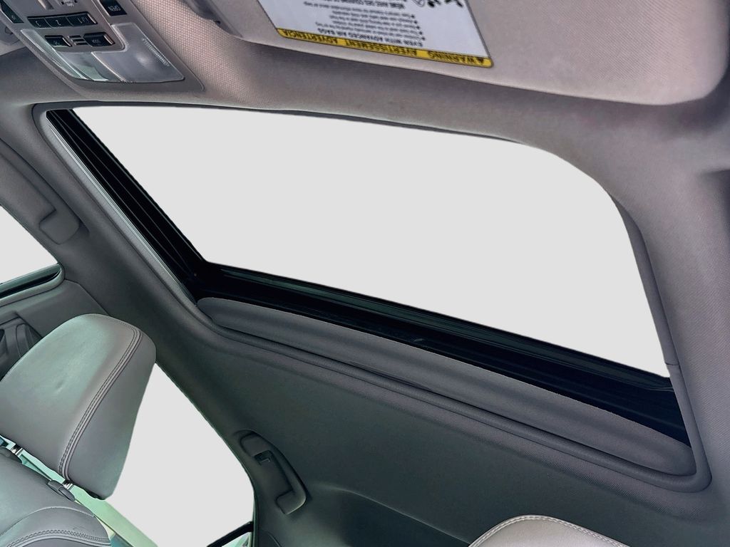 Thumbnail: 2016 Toyota Camry - 18