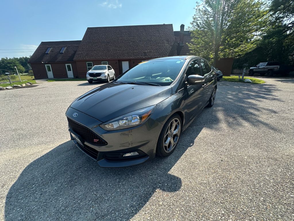 Gray (Magnetic) 2017 Ford Focus Hatchback Front-Wheel Drive 6-Speed Manual