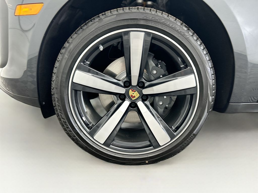 Thumbnail: 2026 Porsche Macan - 31