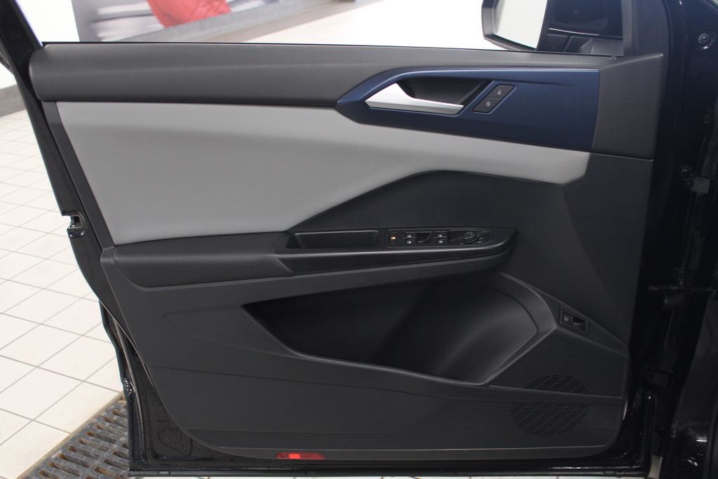 Thumbnail: 2023 Volkswagen Taos - 13