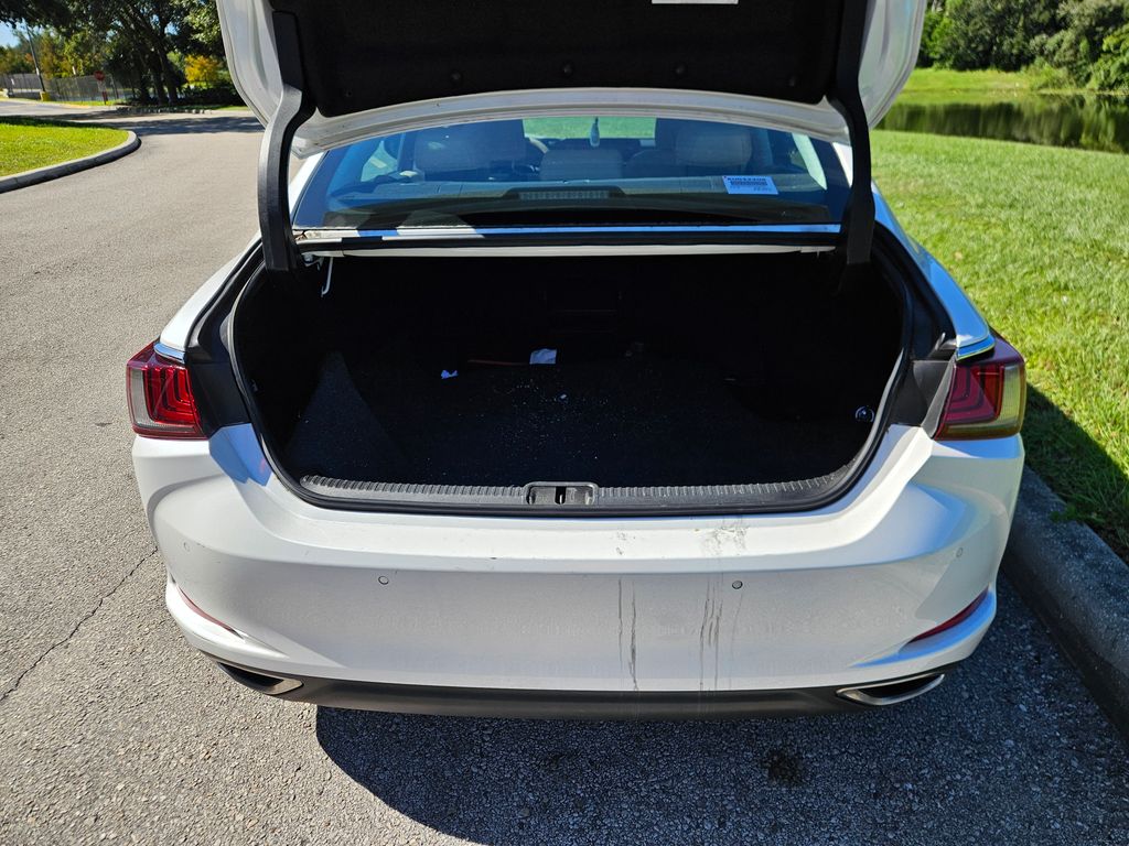 Thumbnail: 2019 Lexus ES - 9