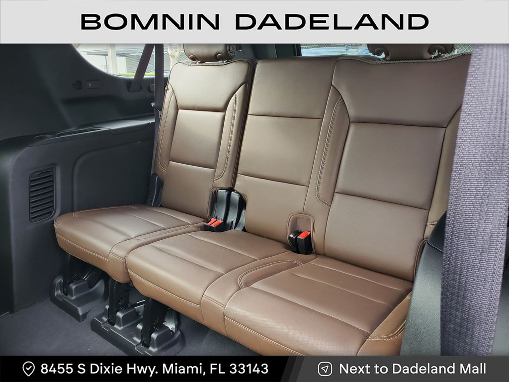 2022 Chevrolet Suburban High Country photo