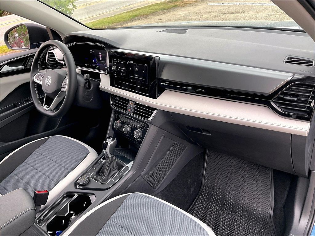 2026 Volkswagen Taos — photo 10