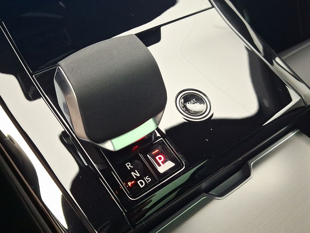 Thumbnail: 2025 Land Rover Range Rover Sport - 9