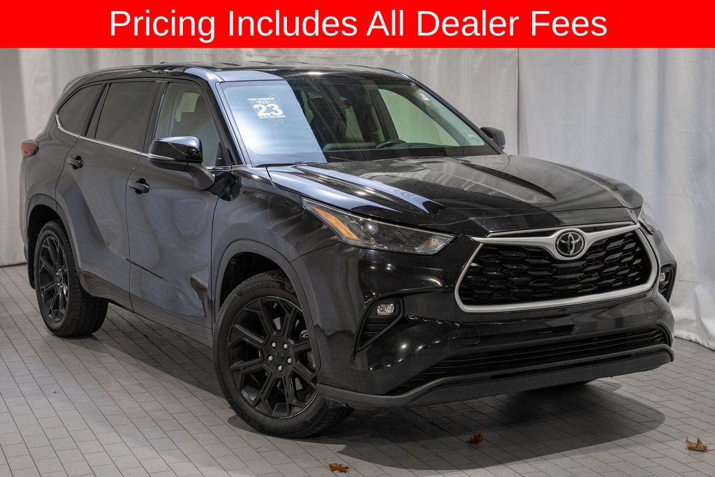 2023 Toyota Highlander LE FWD's photo