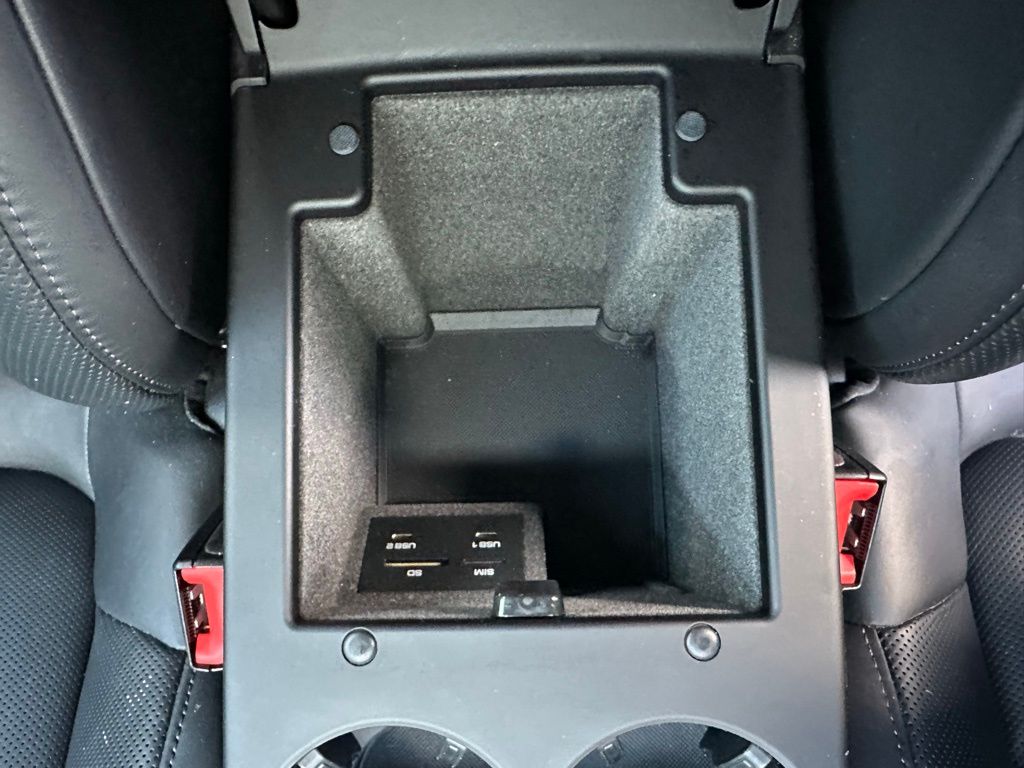 Thumbnail: 2023 Porsche Macan - 27