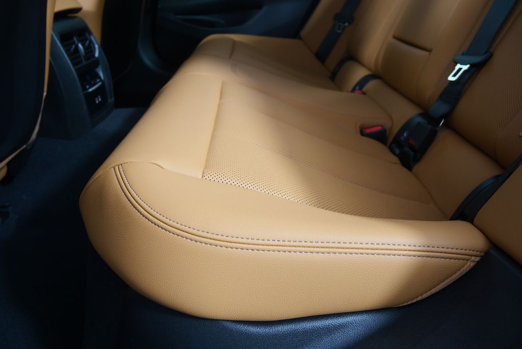 2025 BMW 3 Series 330i 14
