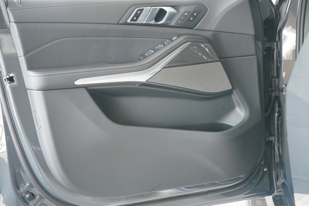 Thumbnail: 2026 BMW X5 - 9