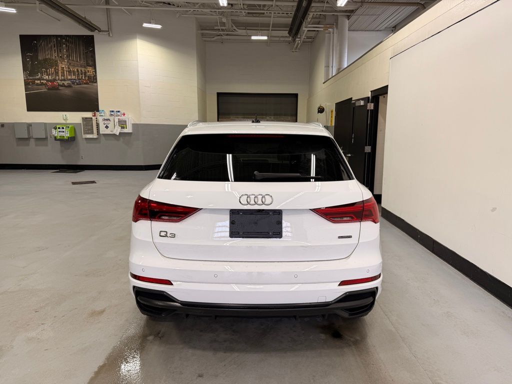 Thumbnail: 2022 Audi Q3 - 4